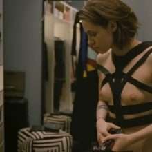 Kristen Stewart seins nus dans Personal Shooper
