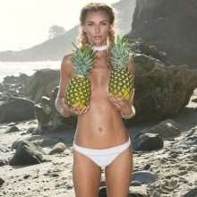 Ludi Delfino : bikini, maillot de bain et nudité