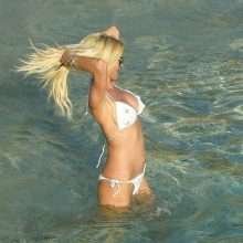 Victoria Silvstedt en bikini à Saint Barthélémy