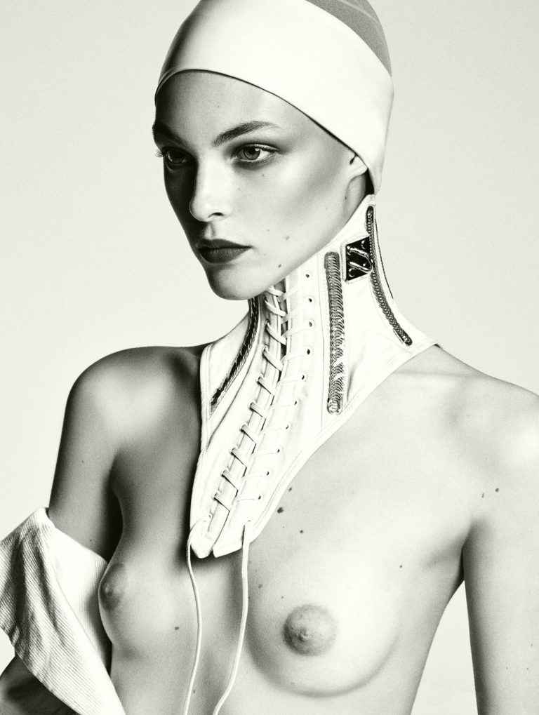 Vittoria Ceretti seins nus