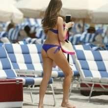 Xenia Tchoumitcheva en bikini à Miami Beach