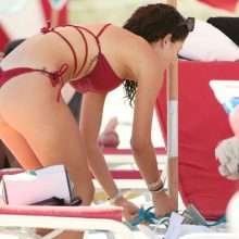 Alexandra Rodriguez dans un bikini rouge à Miami