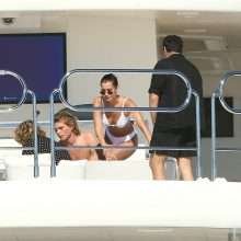 Bella Hadid en bikini à Cannes
