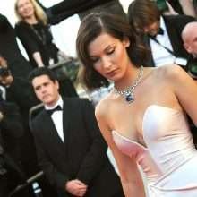 Sous la jupe de Bella Hadid au 70eme Festival de Cannes