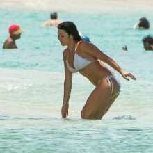 Catherine Harding toujours en bikini à La Barbade