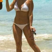 Catherine Harding toujours en bikini à La Barbade