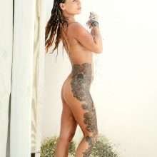 Chantelle Connelly nue sous la douche