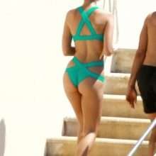 Emily Ratajkowski en bikini à Cannes