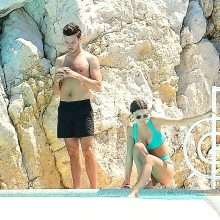 Emily Ratajkowski en bikini à Cannes
