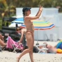 GG Magree seins nus à Miami