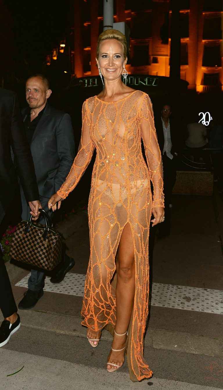Lady Victoria Hervey dans une robe transparente à Cannes