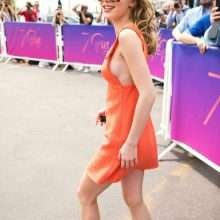 Lily Rose Depp en balade à Cannes