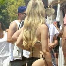 Lottie Moss en bikini à Marbella