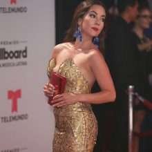 Oups, Mariana Atencio exhibe un sein nu