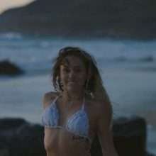 Miley Cyrus dans son nouveau clip vidéo "Malibu"