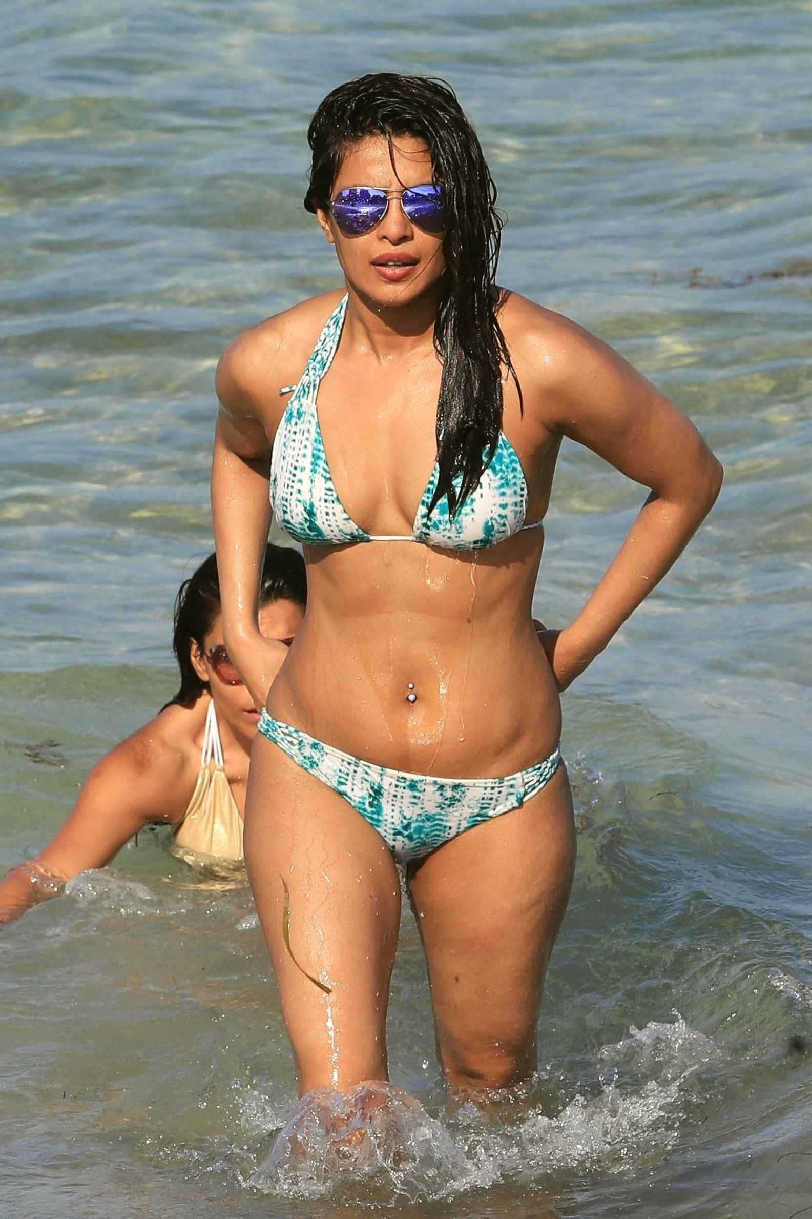 Pryanka Chopra à nouveau en bikini à Miami