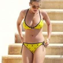 Rita Ora en bikini à Antibes
