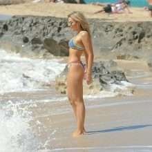 Tallia Storm en bikini à Ibiza