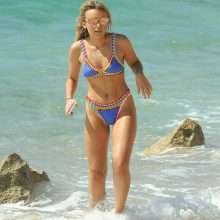 Tallia Storm en bikini à Ibiza