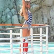 Tallia Storm en maillot de bain à Cannes