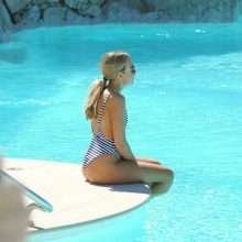 Tallia Storm en maillot de bain à Cannes
