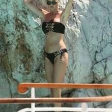 Victoria Silvstedt en bikini à Antibes