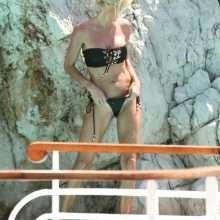 Victoria Silvstedt en bikini à Antibes