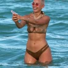 YesJulz en bikini à Miami