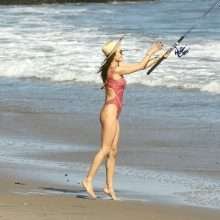 Alessandra Ambrosio en maillot de bain à Malibu