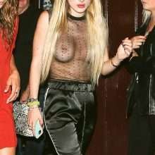 Bella Thorne seins nus à Hollywood