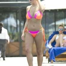 Chloe Meadows en bikini à Dubaï
