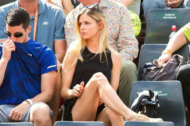 Danielle Knudson en mini-jupe à Roland Garros