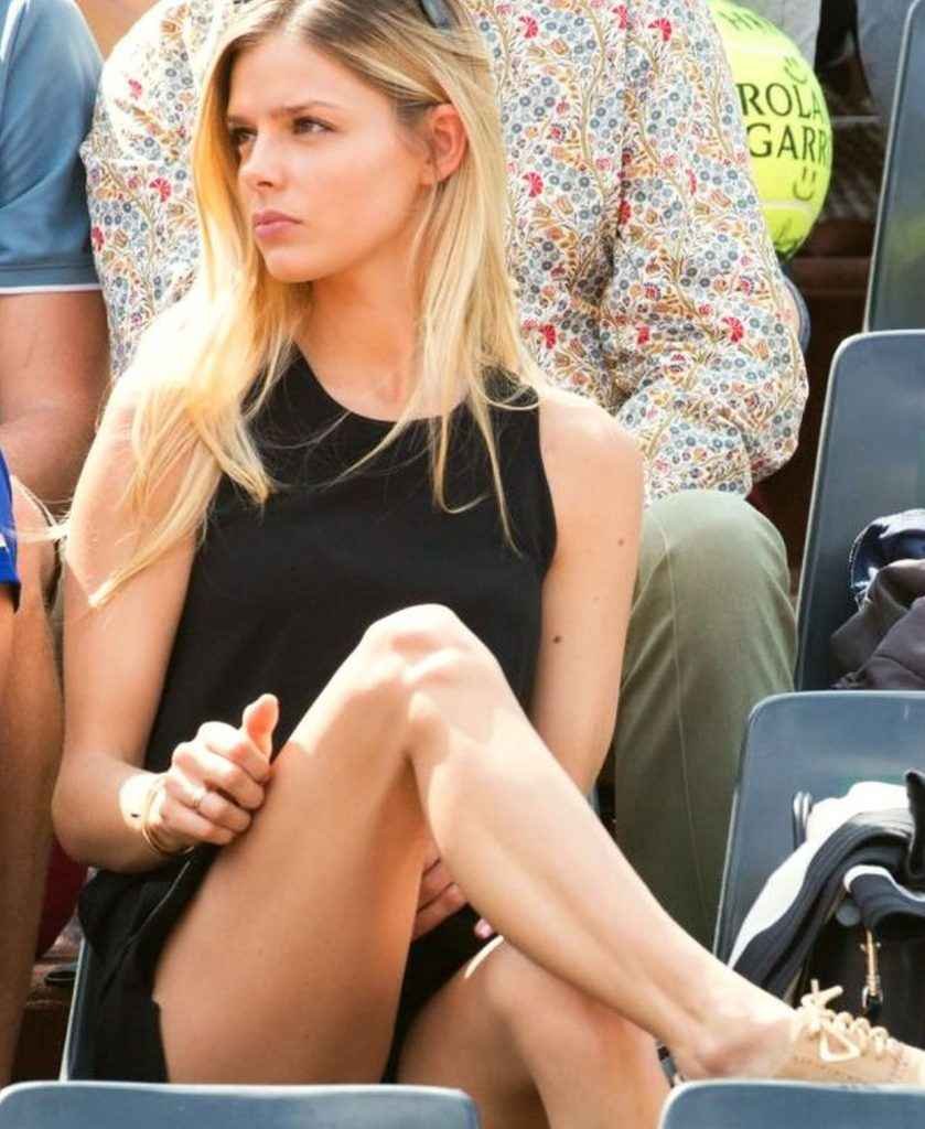 Danielle Knudson en mini-jupe à Roland Garros
