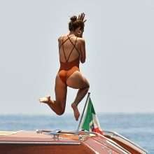 Emily Ratajkowski en maillot de bain en Italie