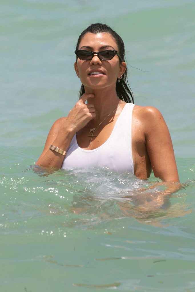 Kourtney Kardashian en maillot de bain à Miami