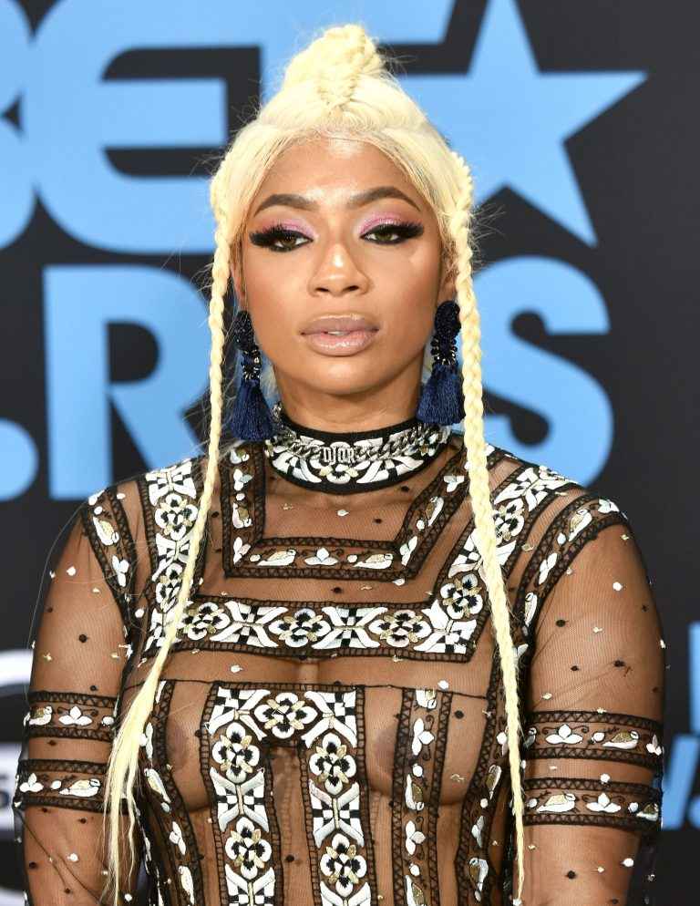 Tommie Lee les seins et les fesses à l’air aux BET Awards