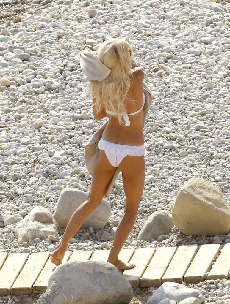 Victoria Silvstedt en bikini à Ibiza