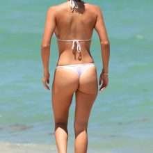 Alexandra Rodriguez dans un bikini blanc à Miami