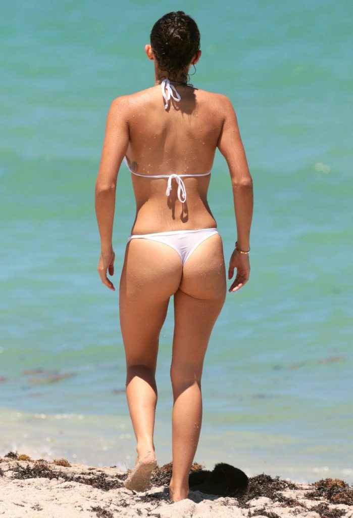 Alexandra Rodriguez dans un bikini blanc à Miami