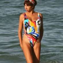 Jackie Cruz en maillot de bain à Barcelone
