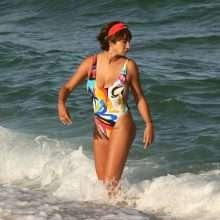 Jackie Cruz en maillot de bain à Barcelone