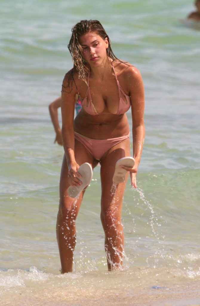Kara Del Toro en bikini à Miami