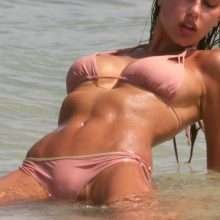 Kara Del Toro en bikini à Miami