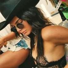 Kendall Jenner seins nus par transparence à Coachella