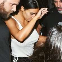 Kim Kardashian sans soutien-gorge à New-York