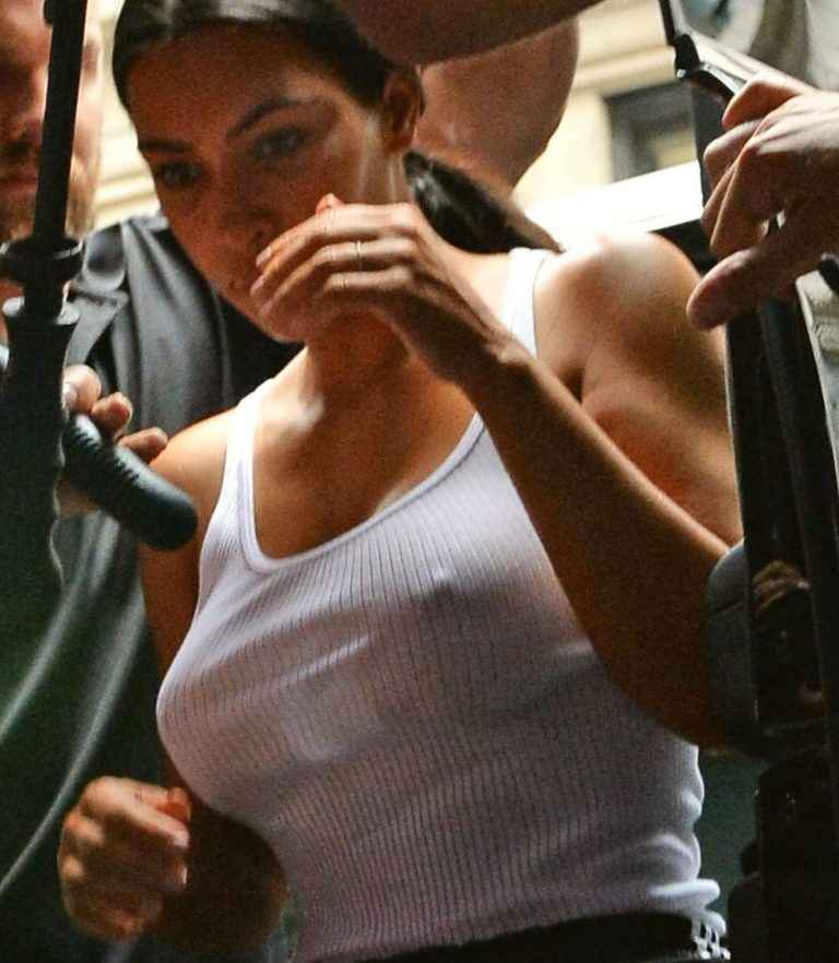 Kim Kardashian sans soutien-gorge à New-York