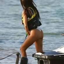 Kourtney Kardashian toujours en maillot de bain à Saint-Tropez
