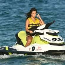 Kourtney Kardashian toujours en maillot de bain à Saint-Tropez