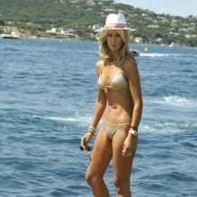 Lady Victoria Hervey en bikini à Saint-Tropez