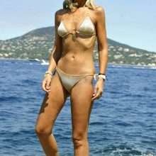 Lady Victoria Hervey en bikini à Saint-Tropez